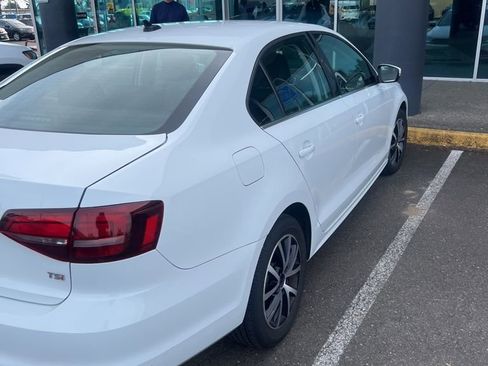 Used 2018 Volkswagen Jetta SE image 4