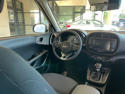 Used 2025 Kia Soul LX w/ LX Technology Package FWD image 29