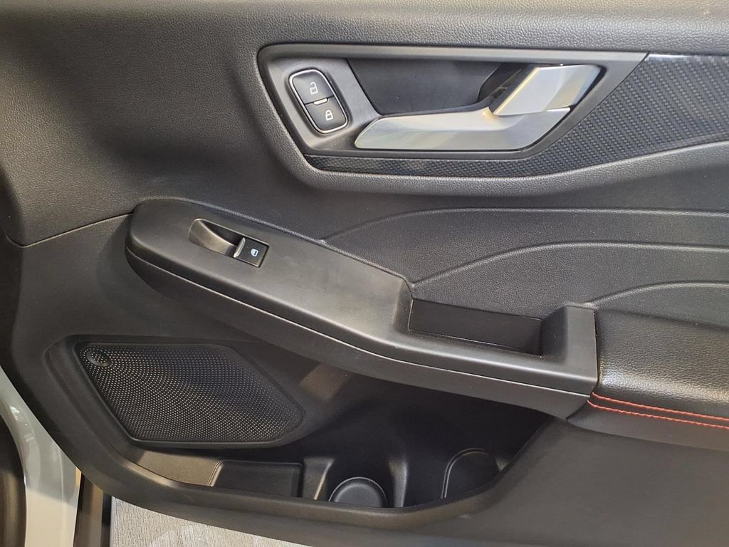 Used 2025 Ford Escape ST-Line FWD image 30