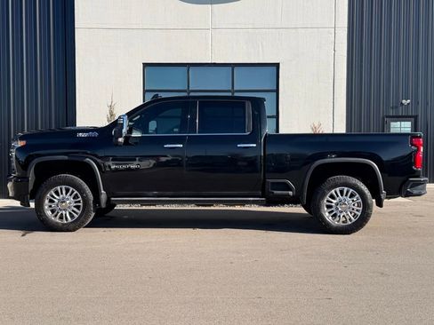 Used 2022 Chevrolet Silverado 2500 High Country w/ Safety Package II image 2