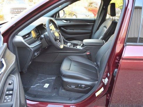 New 2025 Jeep Grand Cherokee Limited w/ Black Appearance Package image 14