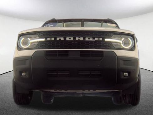 Used 2025 Ford Bronco Sport Outer Banks w/ Outer Banks Tech Package+ AWD/4WD image 2