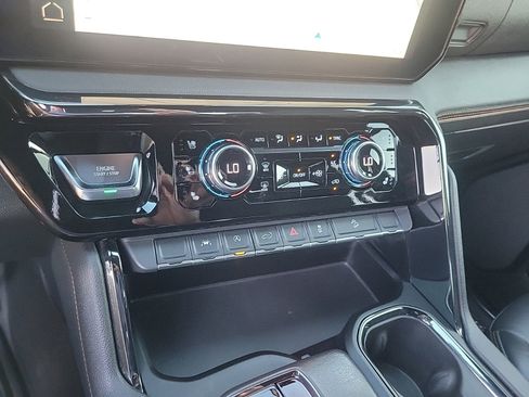 Used 2022 GMC Sierra 1500 AT4 image 22