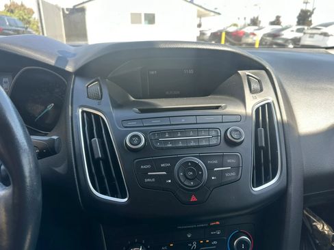 Used 2016 Ford Focus SE w/ Equipment Group 201A FWD image 29