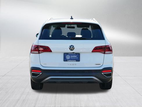 Certified 2022 Volkswagen Taos SE image 6