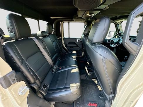 Used 2020 Jeep Gladiator Overland image 27