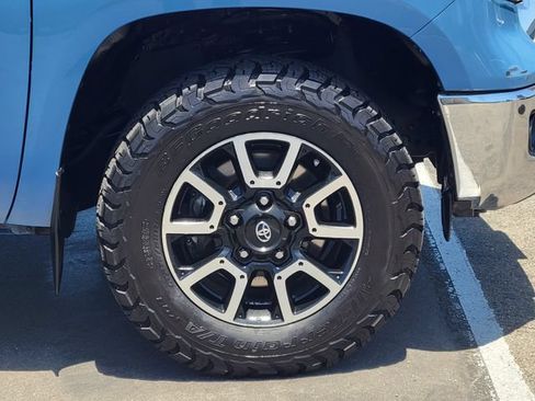 Used 2018 Toyota Tundra SR5 w/ TRD Off Road Package AWD/4WD image 29