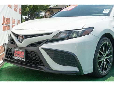 Used 2022 Toyota Camry SE FWD image 25