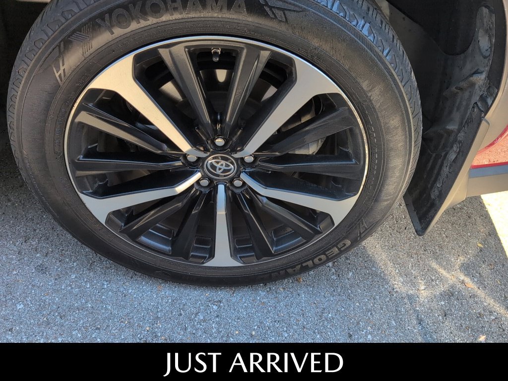 Used 2022 Toyota Highlander XSE AWD/4WD image 7
