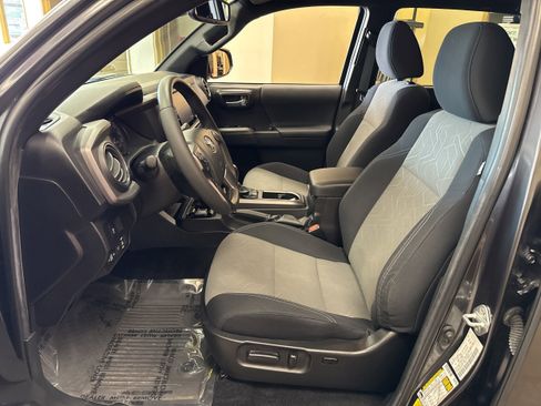 Used 2023 Toyota Tacoma TRD Sport image 6
