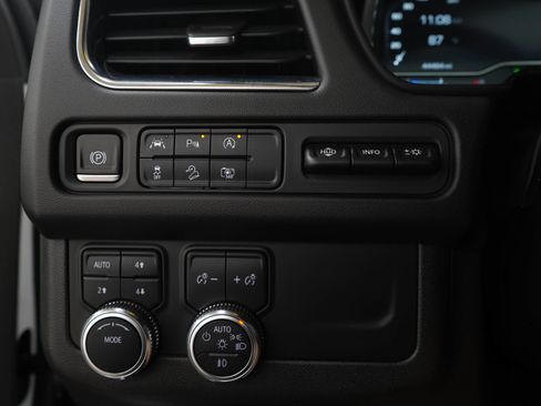 Used 2023 GMC Yukon XL AT4 w/ AT4 Premium Package AWD/4WD image 28