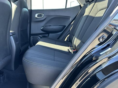 Used 2023 Hyundai Venue SEL image 21