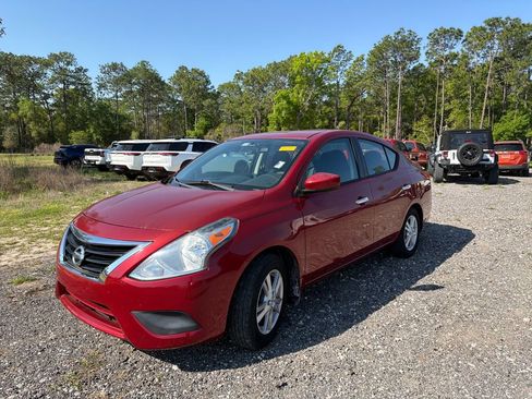 Used 2015 Nissan Versa SV image 1