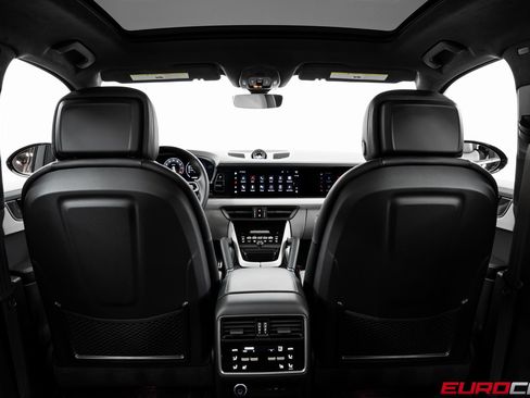Used 2025 Porsche Cayenne Turbo image 24