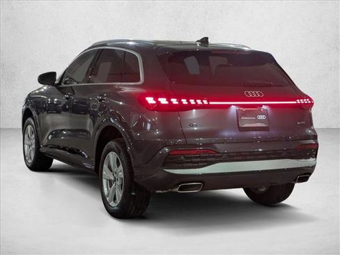Certified 2025 Audi Q5 Premium w/ Convenience Package image 9
