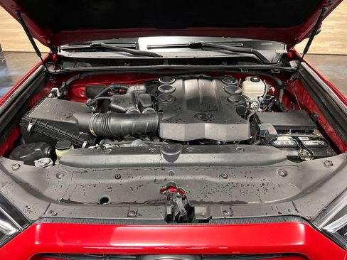 Used 2018 Toyota 4Runner TRD Off-Road Premium image 19