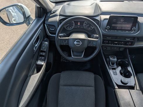 Used 2025 Nissan Rogue SV image 25