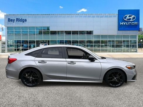 Used 2023 Honda Civic Sport image 2