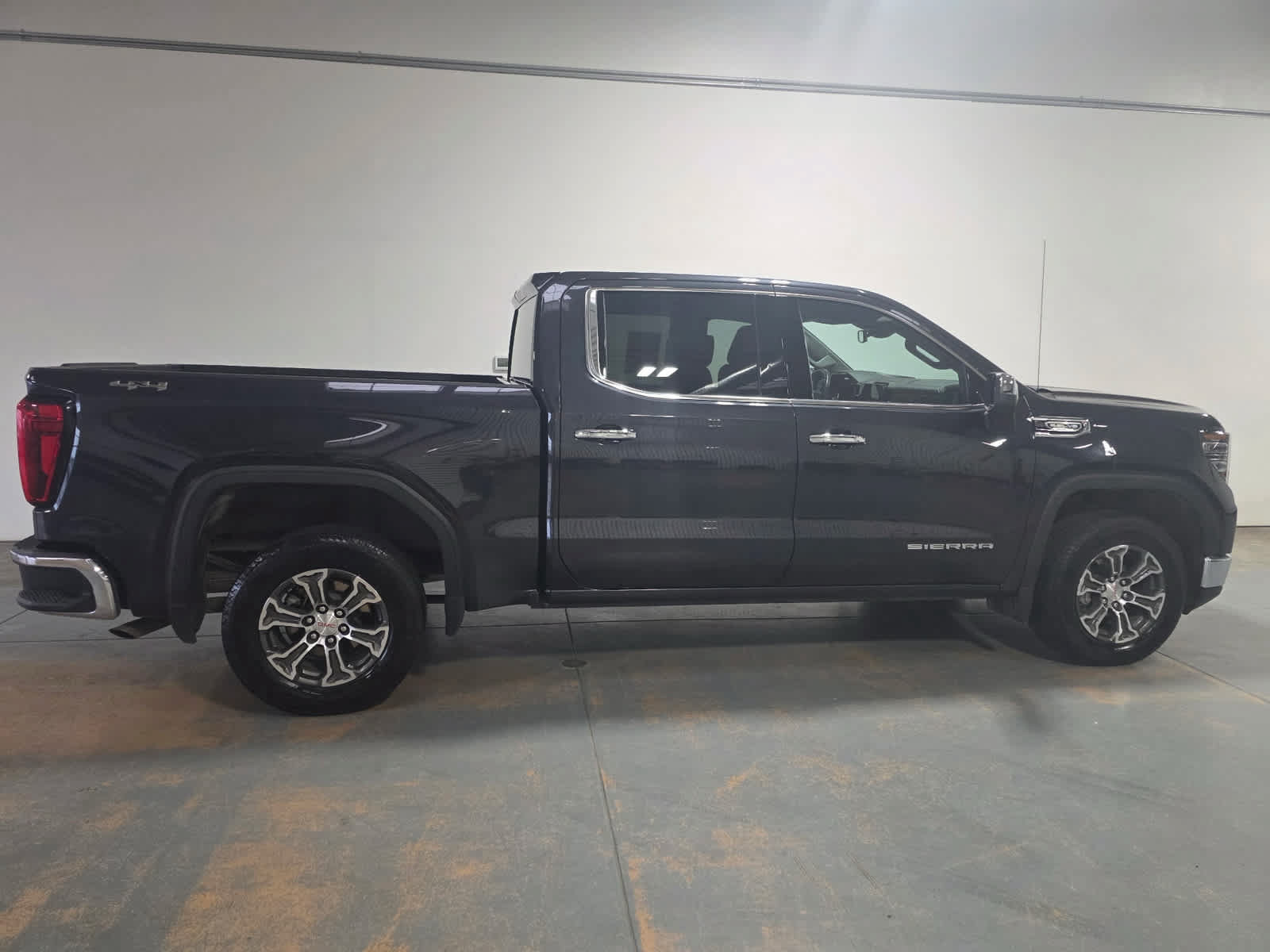 Used 2025 GMC Sierra 1500 SLT AWD/4WD image 7