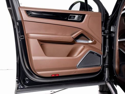 Used 2022 Porsche Cayenne Turbo S image 62