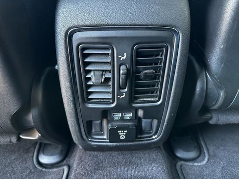 Used 2019 Jeep Grand Cherokee Limited image 19