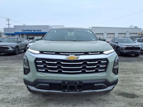 New 2026 Chevrolet Equinox LT w/ Convenience Package II AWD/4WD image 2