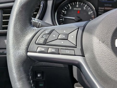 Used 2018 Nissan Rogue SV AWD/4WD image 14