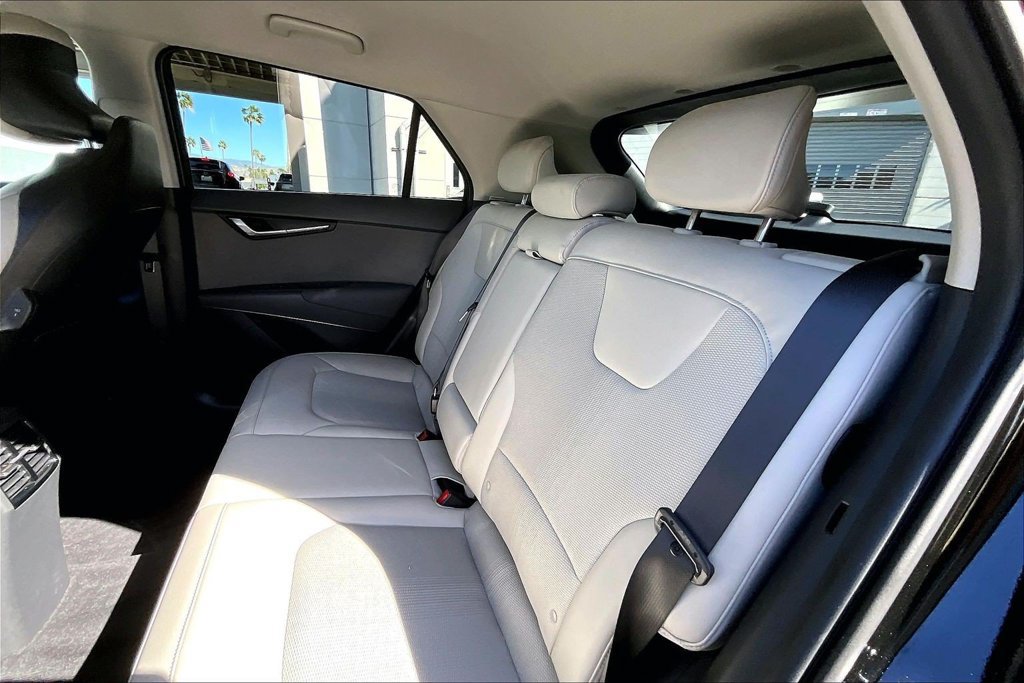 Used 2024 Kia Niro EX FWD image 17