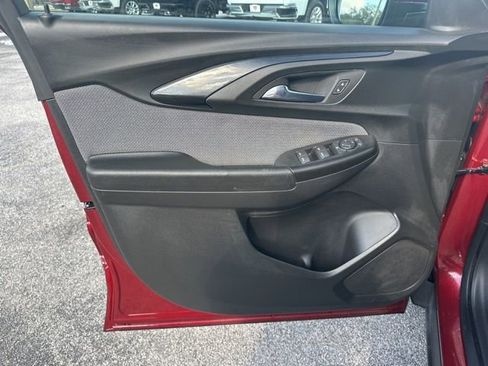 Used 2023 Chevrolet TrailBlazer LT w/ Convenience Package image 9