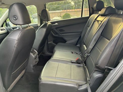 Used 2018 Volkswagen Tiguan SE FWD image 16
