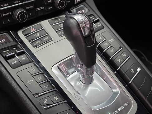 Used 2016 Porsche Panamera 4 image 21