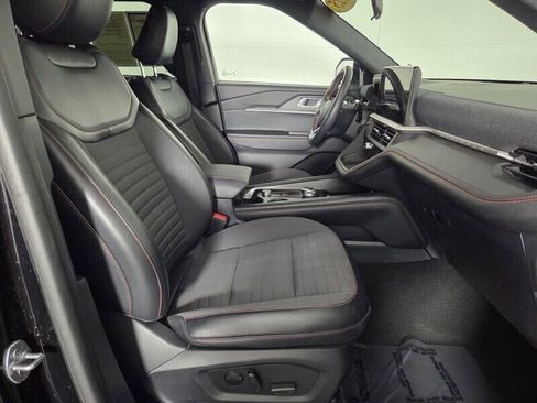 Used 2025 Ford Explorer ST-Line w/ ST-Line Street Pack image 32