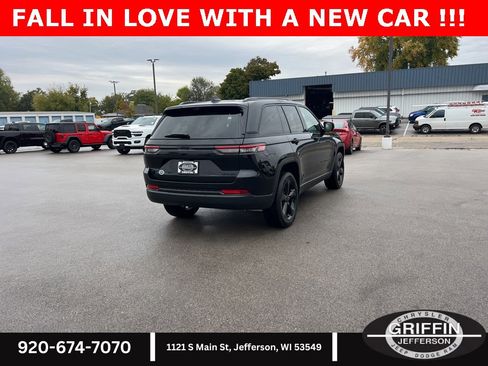 New 2025 Jeep Grand Cherokee Limited w/ Luxury Tech Group II image 12