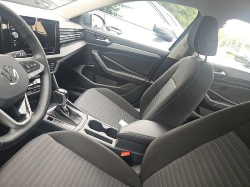 Certified 2025 Volkswagen Jetta S FWD image 8