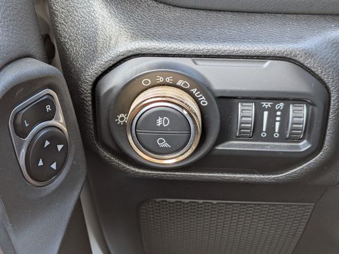 Used 2021 Jeep Gladiator Overland AWD/4WD image 22