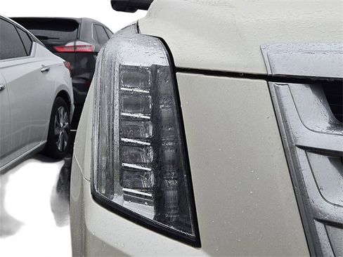 Used 2015 Cadillac Escalade Premium image 7