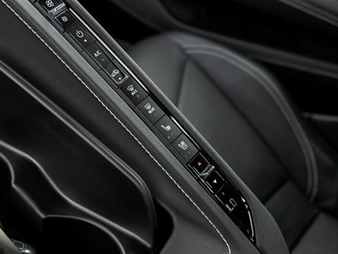 Used 2021 Chevrolet Corvette Stingray Preferred Conv w/ Z51 Performance Package RWD image 29