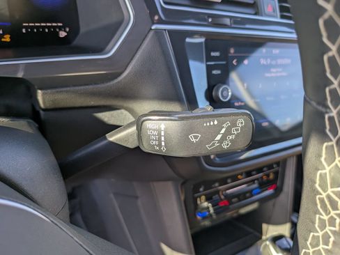 Certified 2023 Volkswagen Tiguan SE FWD image 29