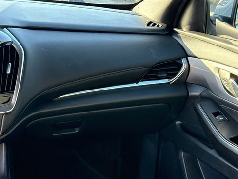 Used 2023 Chevrolet Traverse LT image 15