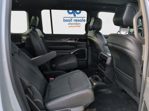 Used 2022 Jeep Wagoneer Series III w/ Premium Group I image 18