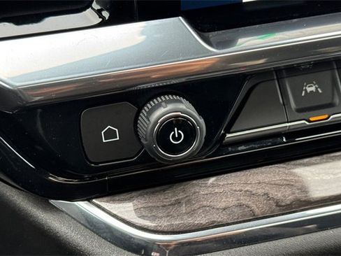 Used 2024 Chevrolet Silverado 1500 LTZ image 32