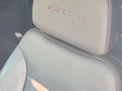 Used 2025 GMC Sierra 2500 AT4 w/ AT4 Premium Plus Package AWD/4WD image 15