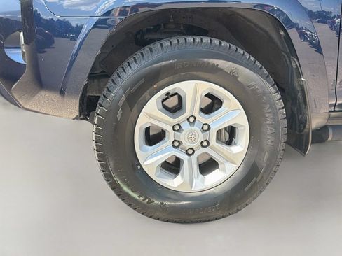Used 2022 Toyota 4Runner SR5 AWD/4WD image 33