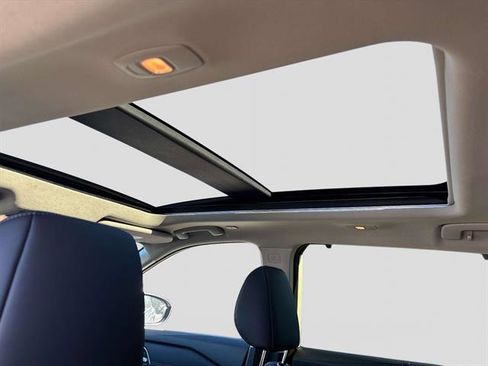 Used 2025 Nissan Rogue Platinum w/ Tech Package image 10