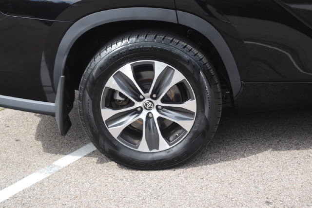Used 2021 Toyota Highlander XLE FWD image 31