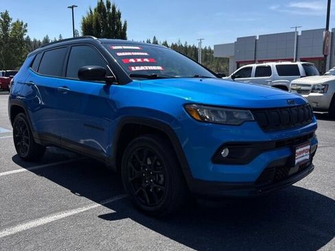 Used 2022 Jeep Compass Latitude AWD/4WD image 3