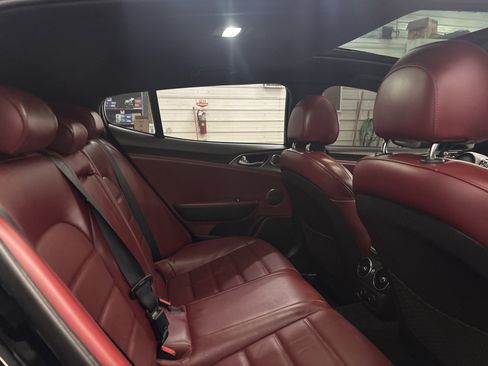 Used 2018 Kia Stinger GT2 image 32