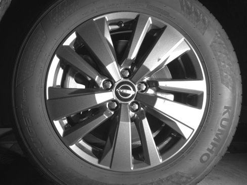 Used 2025 Nissan Pathfinder SV FWD image 12