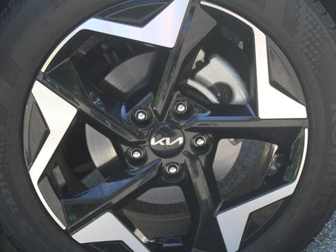 Certified 2026 Kia Seltos EX FWD image 17