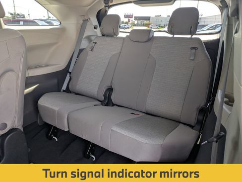 Used 2022 Toyota Sienna LE FWD image 35